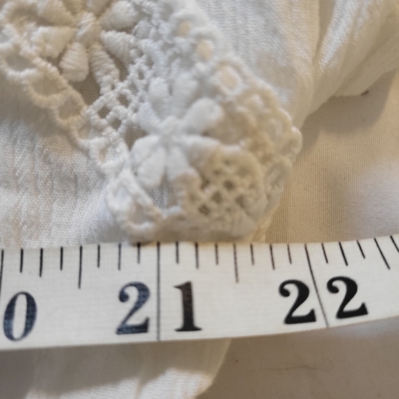 Papillon Blanc Women's White Lace Detail Top - Picture 2 of 2